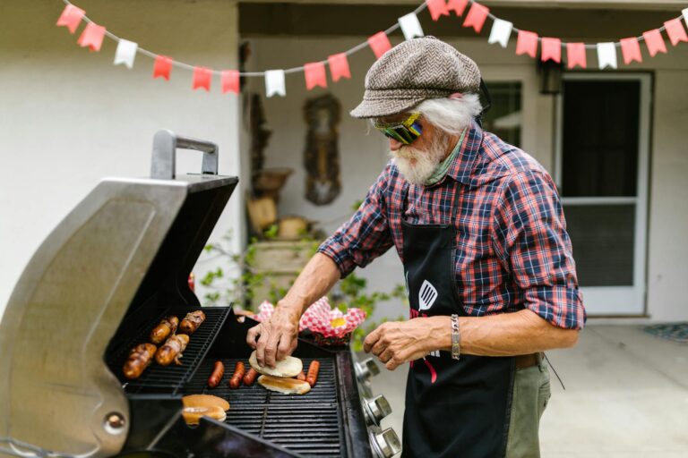 How to Host the Ultimate Backyard BBQ Party: Tips and Tricks